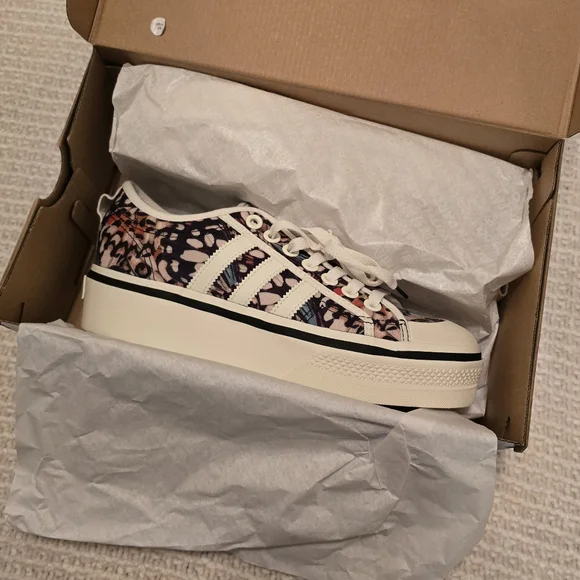 Adidas Women's Nizza Platform Sneakers - Multicolor - NWT - Picture 7 of 7